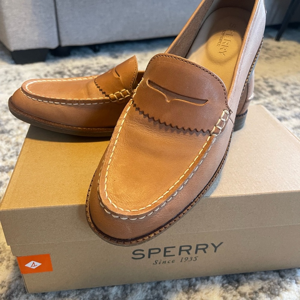 Sperry Waypoint Penny Loafer in Light Tan
